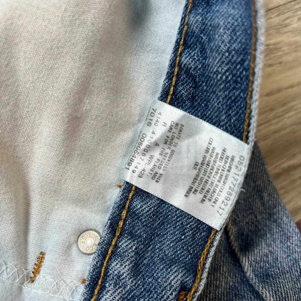 Levis 505 Regular Fit Jeans Mens 38x32 Blue Straight Leg Denim Distressed 052177